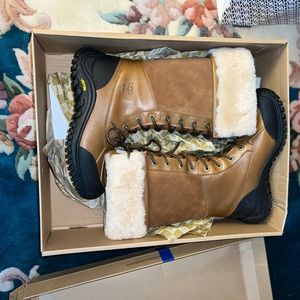 Ugg tall Adirondack boot New size 10